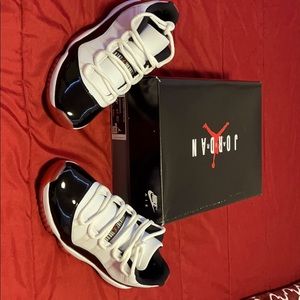 Selling Air Jordan 11 Retro Low size 9.5 authentic